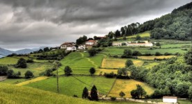 El Barrio de Igurin y la Casa Rural Utxunea dominan el valle y Donamaria